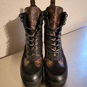 Louis Vuitton Laureate Platform Desert Boot